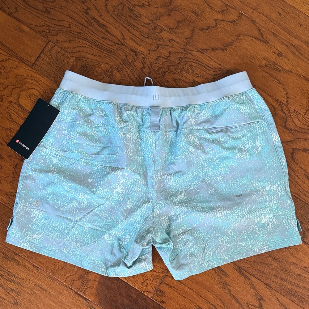 Lululemon Athletica Shimmering Blue Men's Athletic Shorts - Picture 2 of 2